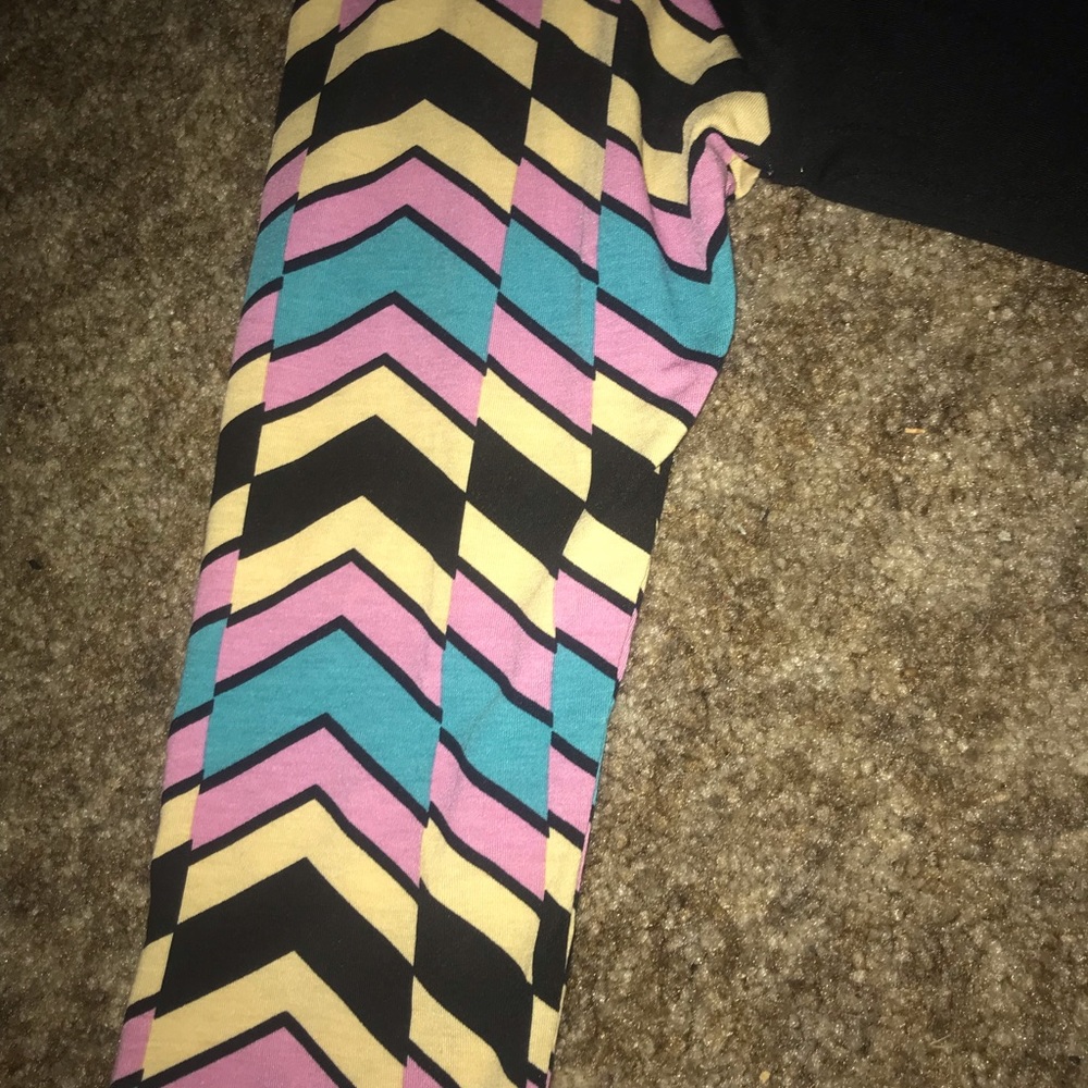 NWT LuLaRoe “Randy” Top - Picture 2 of 4